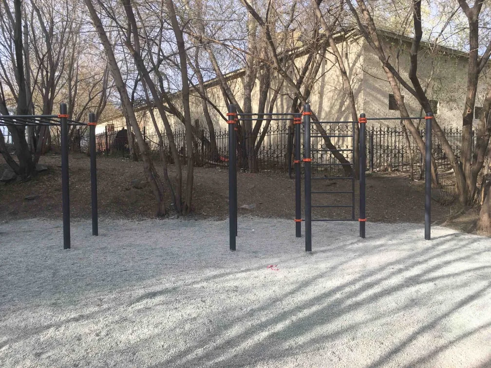 Bară de tracțiuni la Calisthenics Park at Кимовская улица, Екатеринбург – fotografia 1 din 4