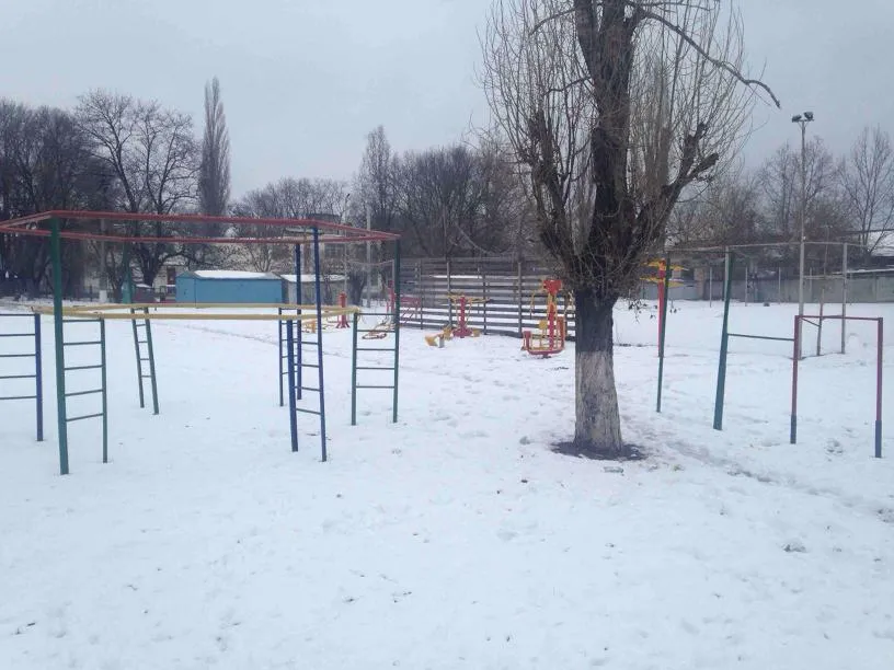 Parallele presso Calisthenics Park at вулиця Віталія Нестеренка, Одеса #wp2601 – foto 2 di 2
