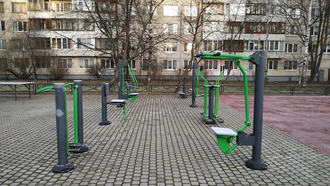 Sbarra per trazioni presso Calisthenics Park at Серебристый бульвар, Санкт-Петербург #wp2603 – foto 5 di 5