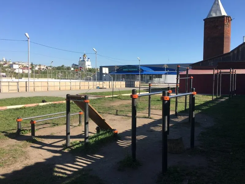 Banc à abdominaux à Calisthenics Park at Новолипецкая улица, Елец – photo 3 sur 3