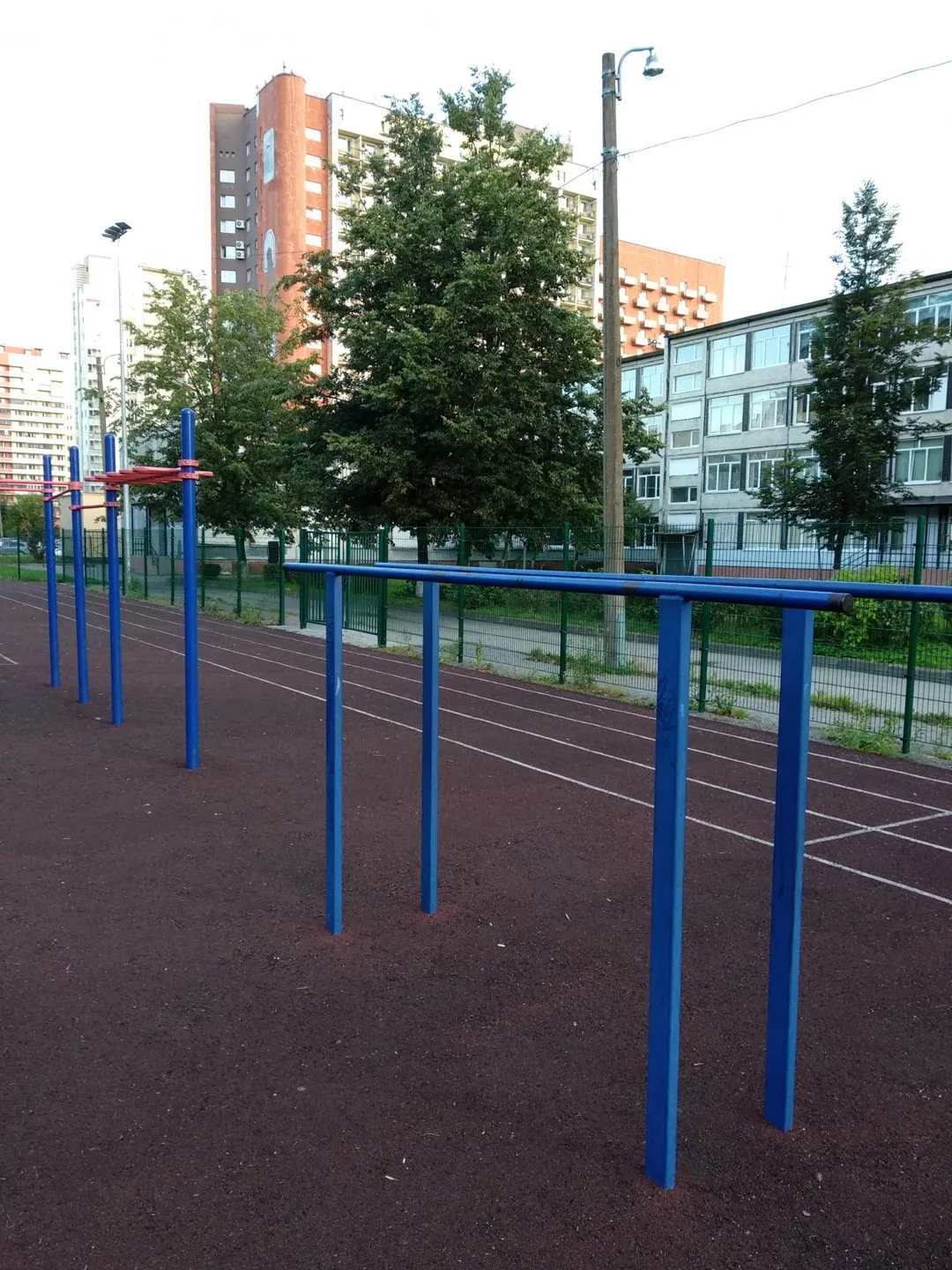 Parallele presso Calisthenics Park at улица Буренина, Санкт-Петербург – foto 2 di 4