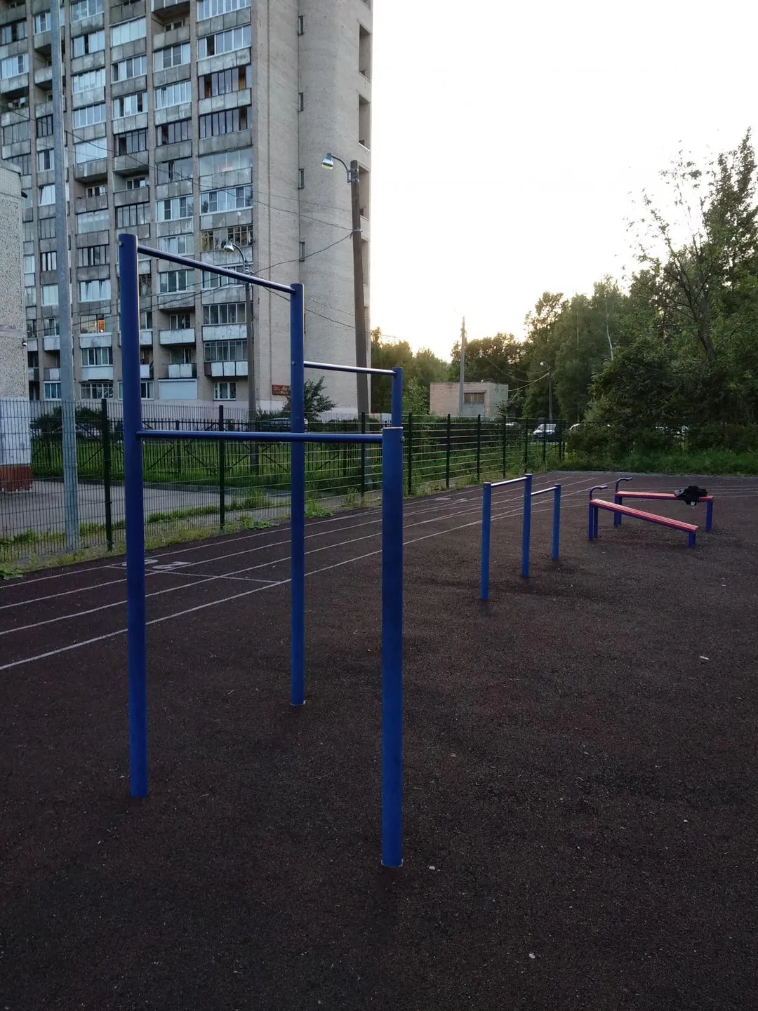 Panca per addominali presso Calisthenics Park at улица Буренина, Санкт-Петербург – foto 4 di 4