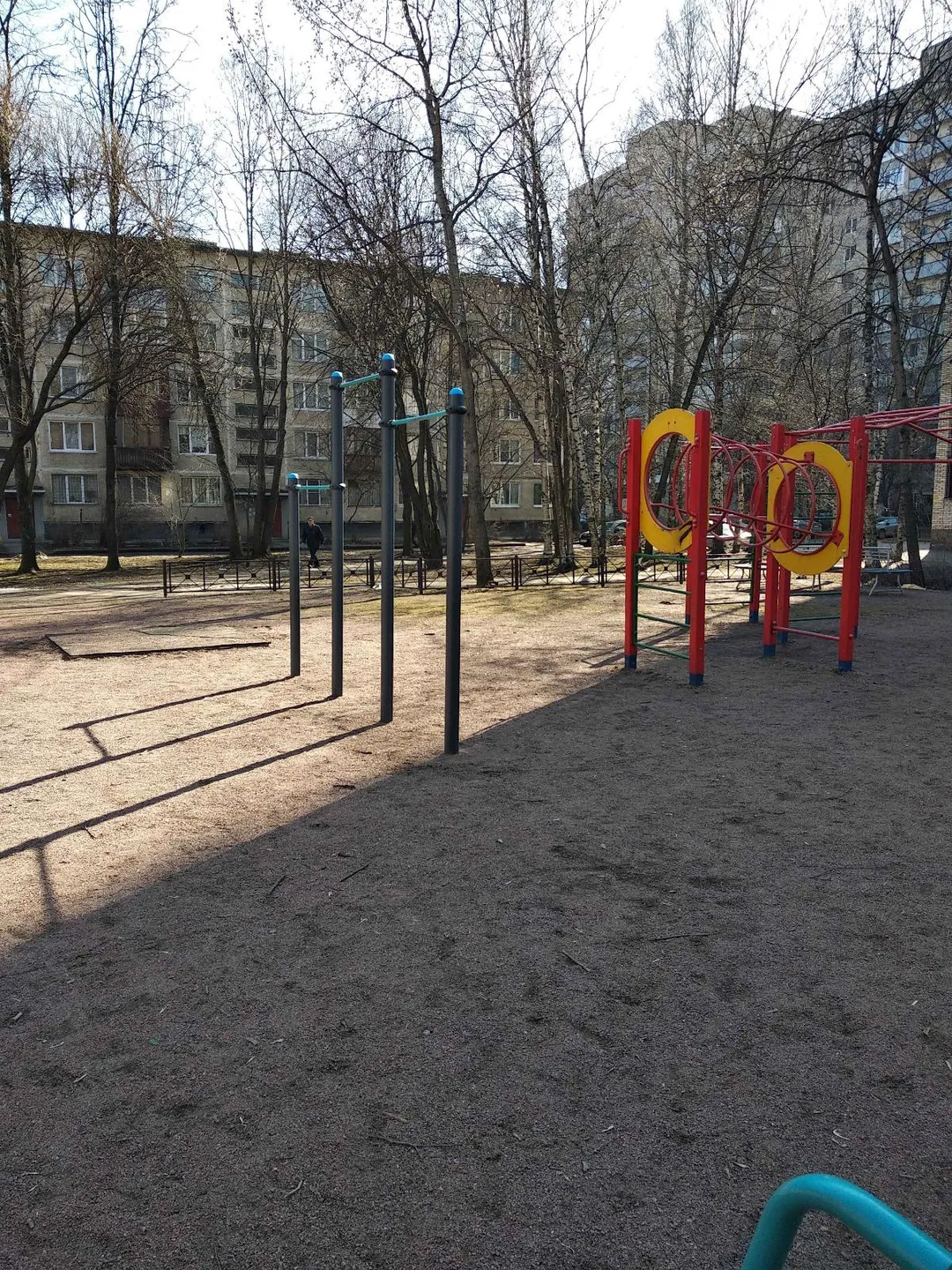 Parallele presso Calisthenics Park at Пискарёвский проспект, Санкт-Петербург – foto 3 di 3