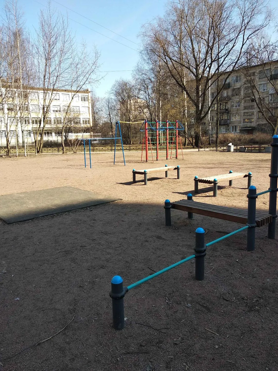 Sbarra per trazioni presso Calisthenics Park at Пискарёвский проспект, Санкт-Петербург – foto 1 di 3