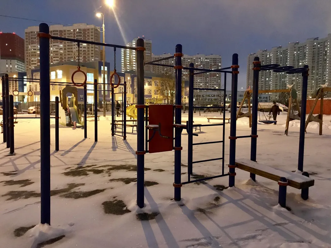 Klimmzugstange bei Outdoor Gym in Левобережный, Химки – Foto 1 von 2