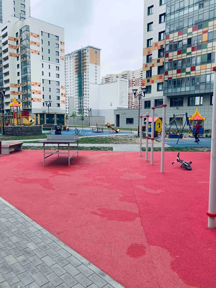 Barres parallèles à Calisthenics Park at Среднерогатская улица, Санкт-Петербург – photo 2 sur 5
