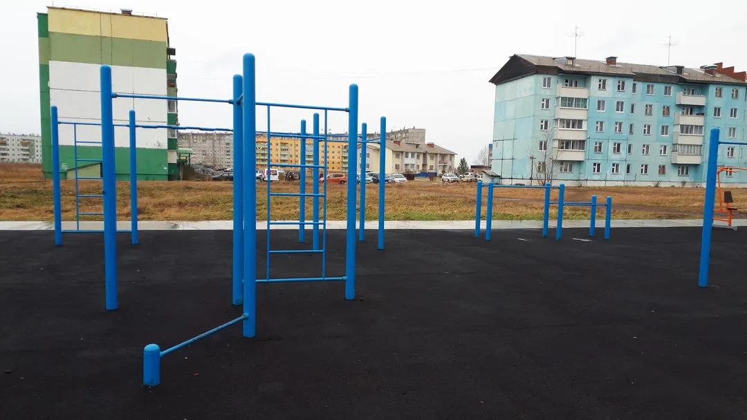 Лавка для преса на майданчику Calisthenics Park at 4-й микрорайон, Шарыпово – фото 4 з 4