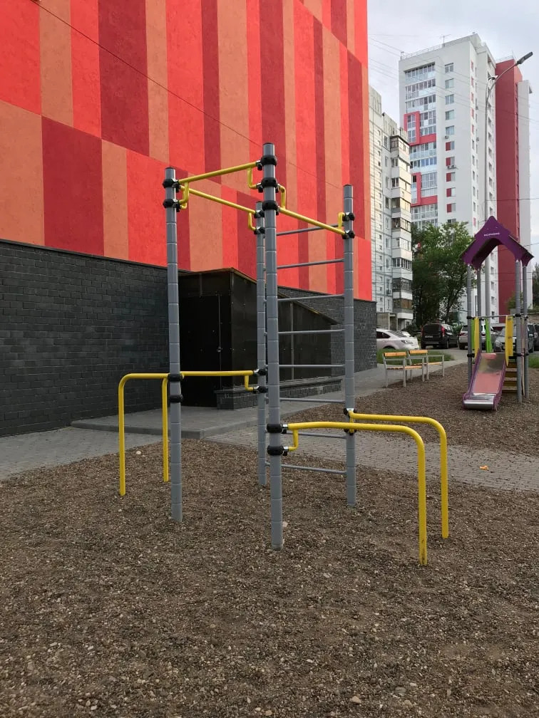 Pull Up Bar at Calisthenics Park at Краснозвёздная улица, Нижний Новгород – photo 1 of 2