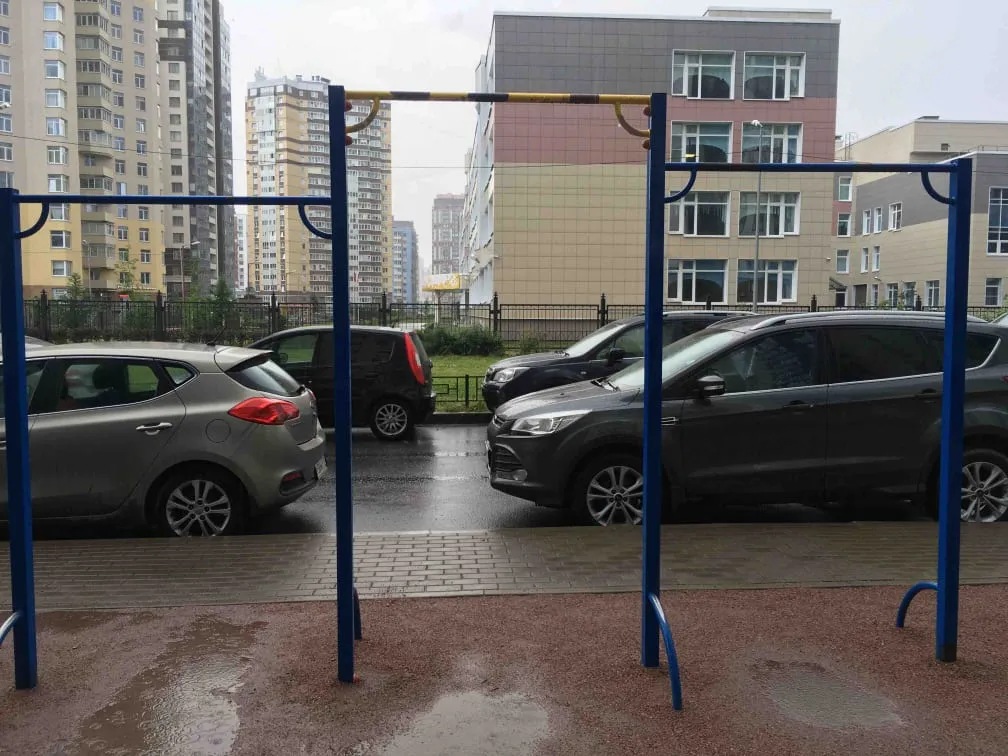 Barre de traction à Calisthenics Park at проспект Кузнецова, Санкт-Петербург – photo 3 sur 3