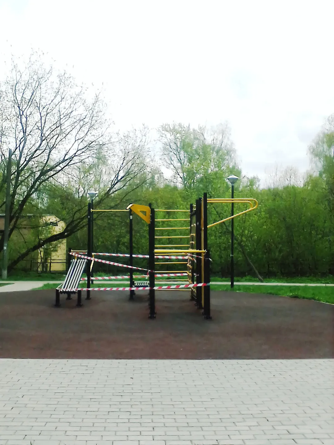 Bară de tracțiuni la Calisthenics Park at Измайловский проспект, Москва – fotografia 1 din 4