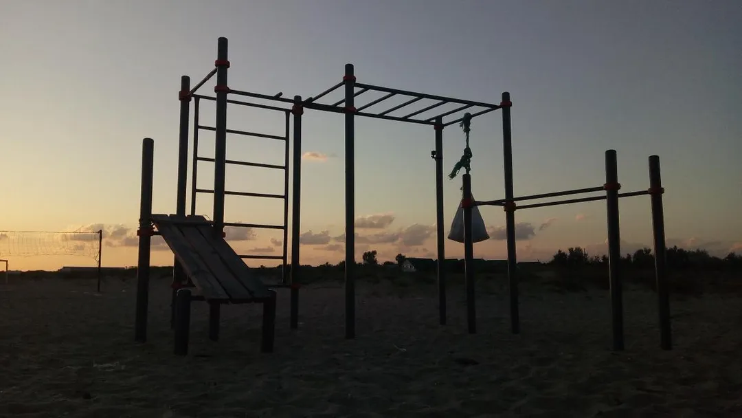Bare paralele la Calisthenics Park at Гвоздика, Благовещенская – fotografia 7 din 8