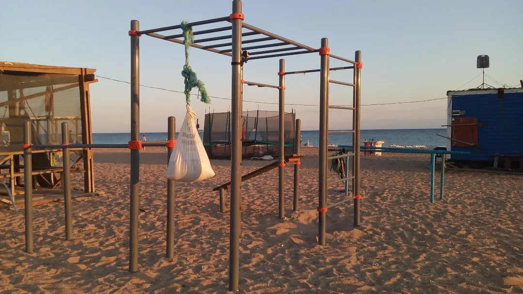 Bare paralele la Calisthenics Park at Гвоздика, Благовещенская – fotografia 2 din 8