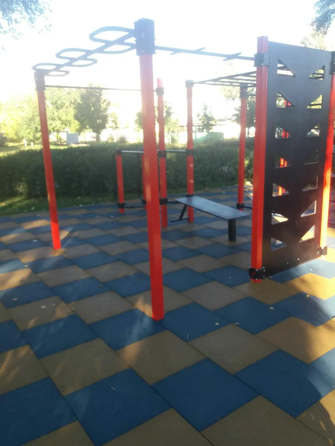 Barren bei Calisthenics Park at Райдужна вулиця, Київ – Foto 2 von 2