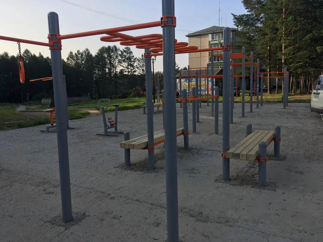 Sprossenwand bei Outdoor Gym in Ленинградский микрорайон, Саянск – Foto 4 von 5
