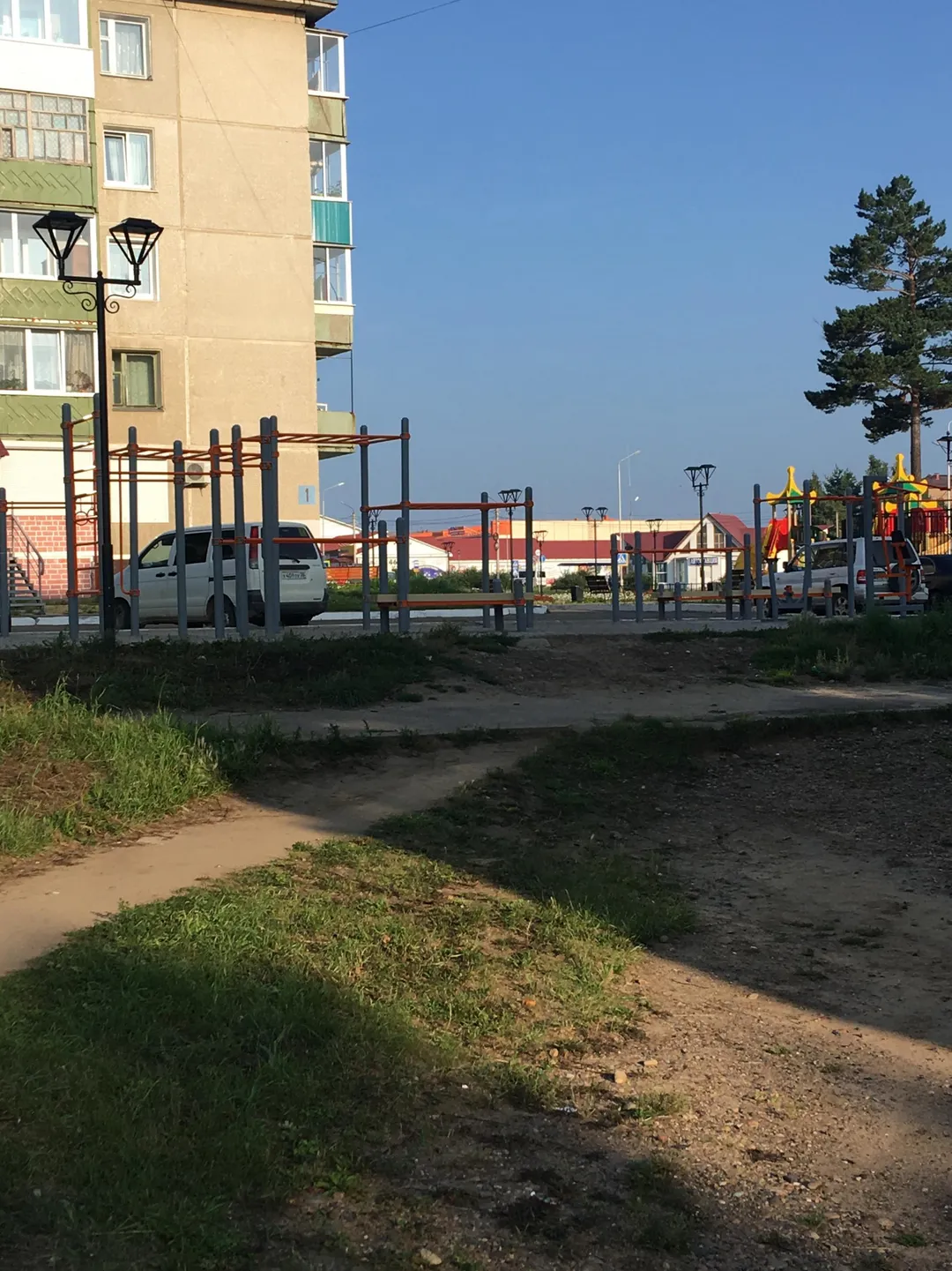 Langlauftrainer bei Outdoor Gym in Ленинградский микрорайон, Саянск – Foto 5 von 5
