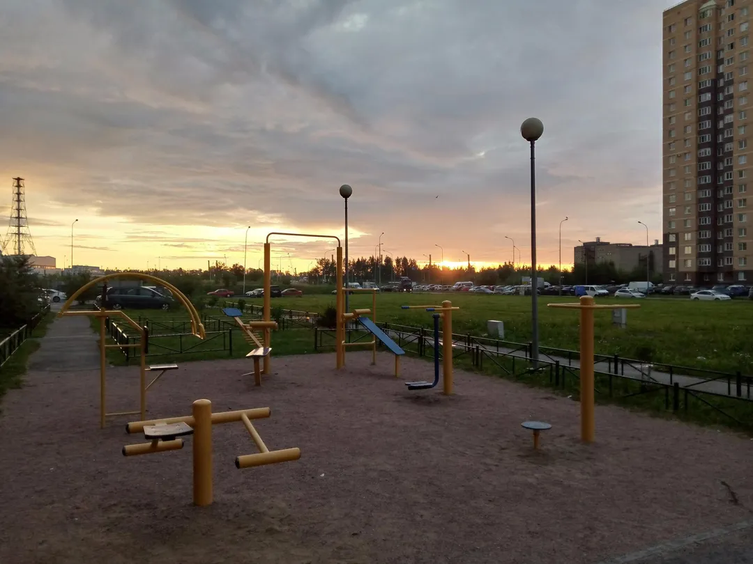 Bară de tracțiuni la Calisthenics Park at улица Доблести, Санкт-Петербург – fotografia 1 din 3