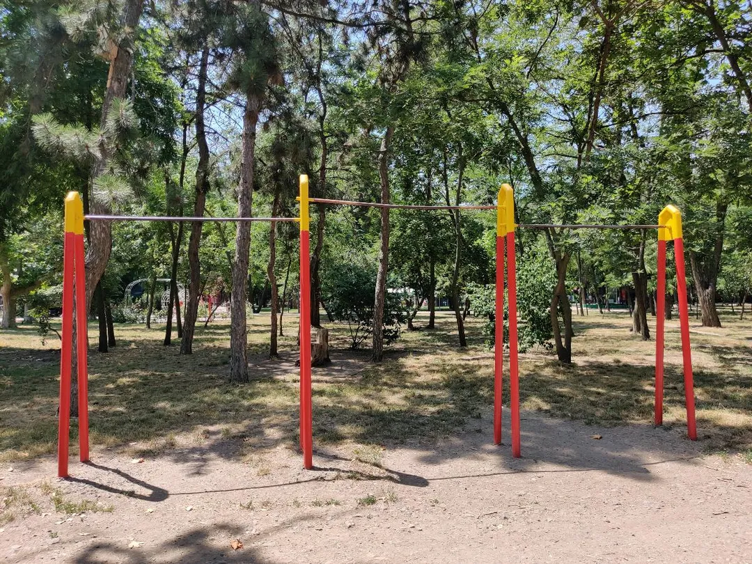 Klimmzugstange bei Calisthenics Park at вулиця Героїв Крут, Одеса – Foto 5 von 5