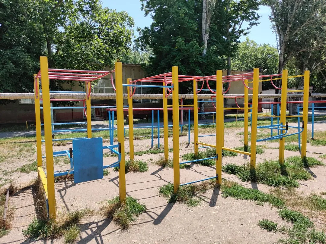 Barre de traction à Calisthenics Park at Варненська вулиця, Одеса – photo 1 sur 3