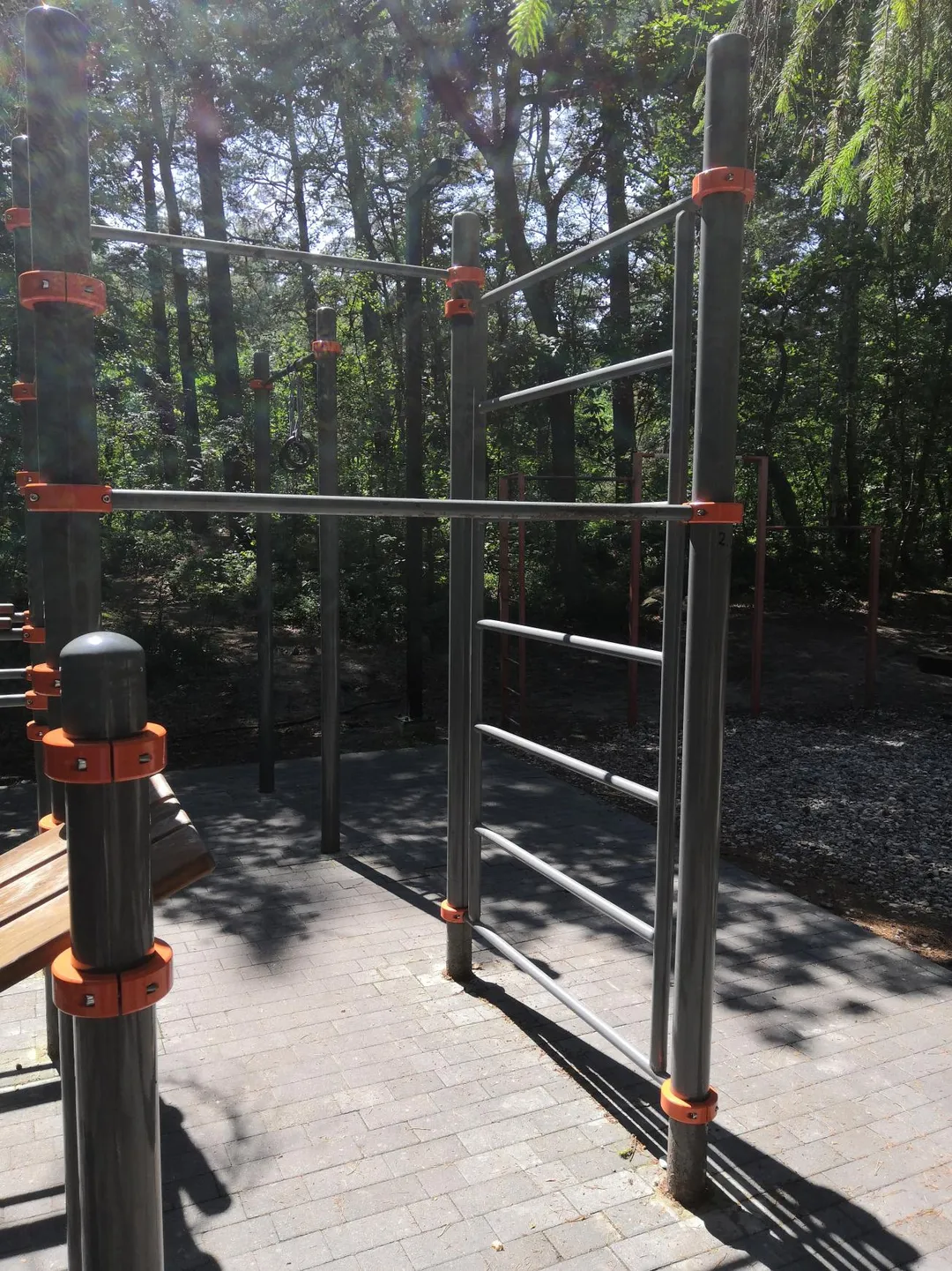 Бруси на майданчику Calisthenics Park at Спортивная площадка, Светлогорск – фото 2 з 2