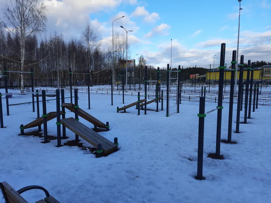 Bare paralele la Calisthenics Park at Аэропортовская улица, Всеволожск – fotografia 2 din 2