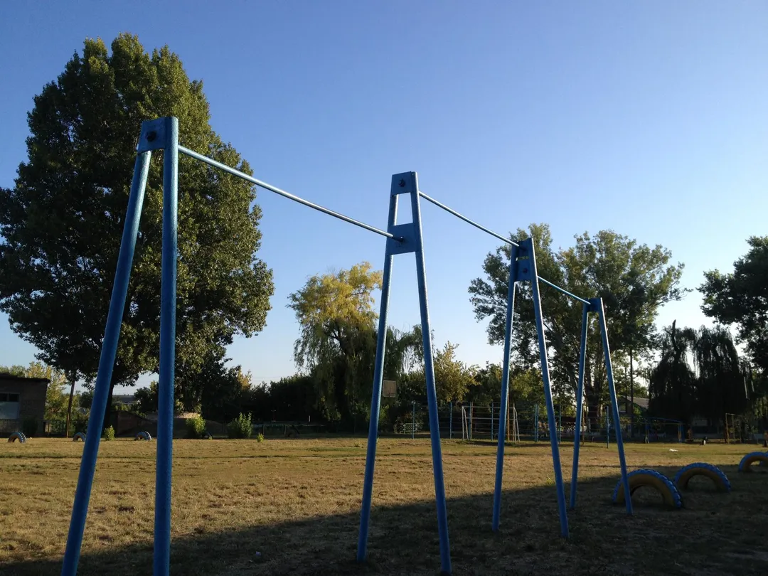 Bară de flotări la Calisthenics Park at Уланська площа, Чугуїв – fotografia 2 din 4