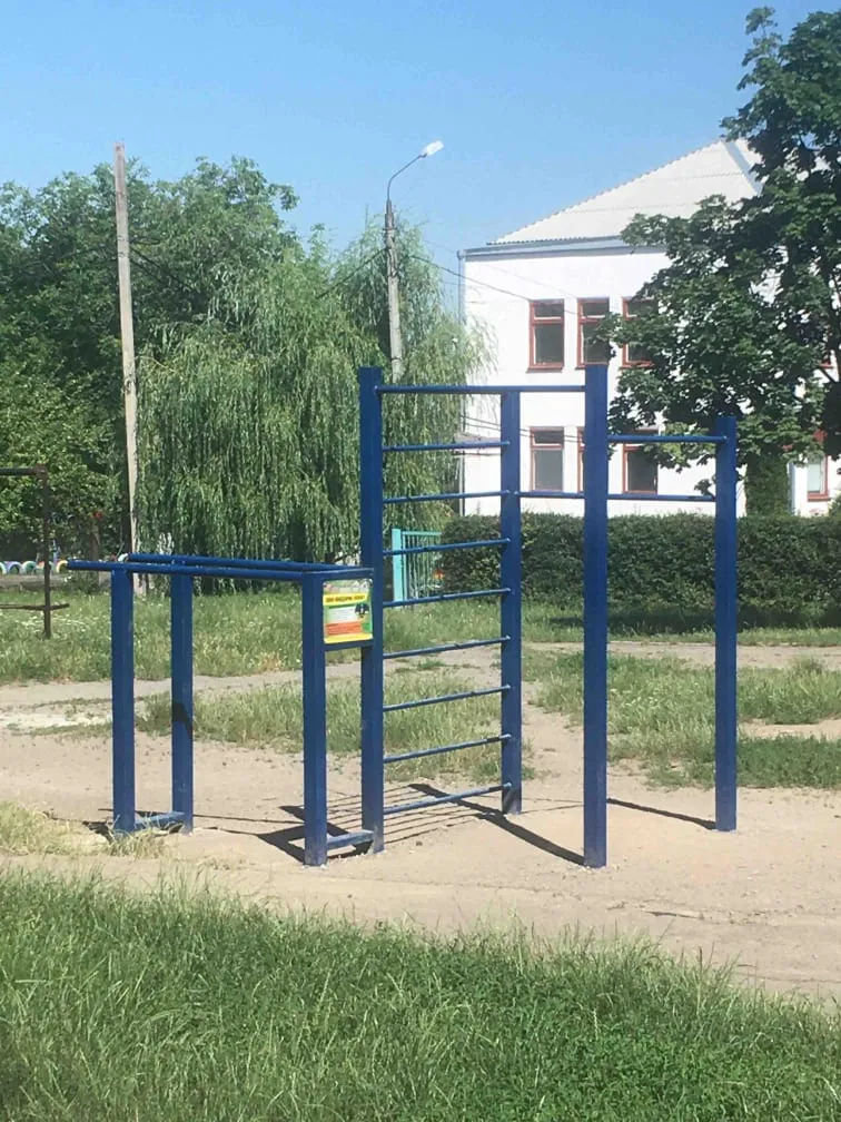 Barre de traction à Calisthenics Park at вулиця Академіка Миколи Амосова, Первомайськ – photo 1 sur 1