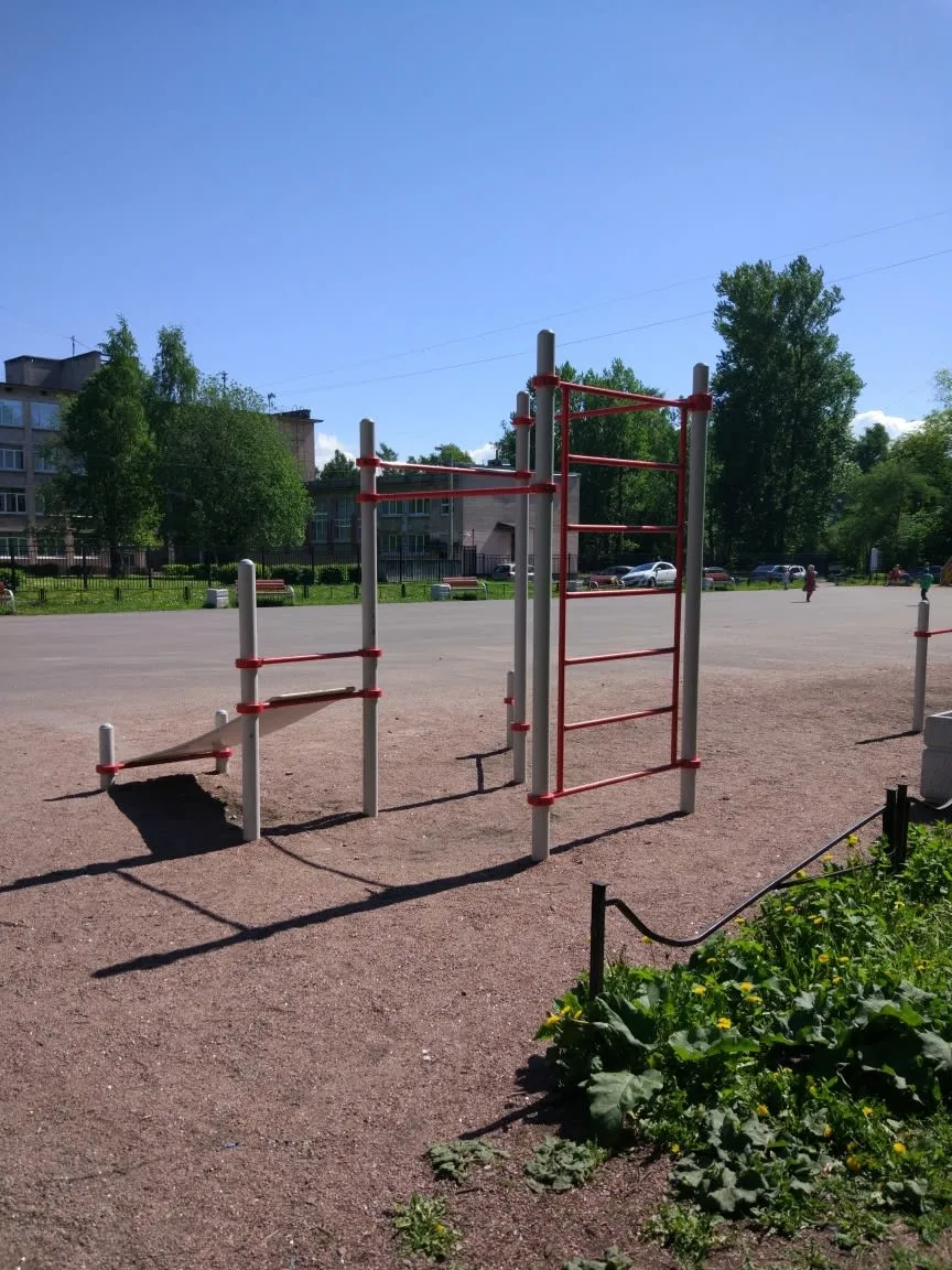 Hyperextension-Bank bei Calisthenics Park at проспект Металлистов, Санкт-Петербург – Foto 7 von 7