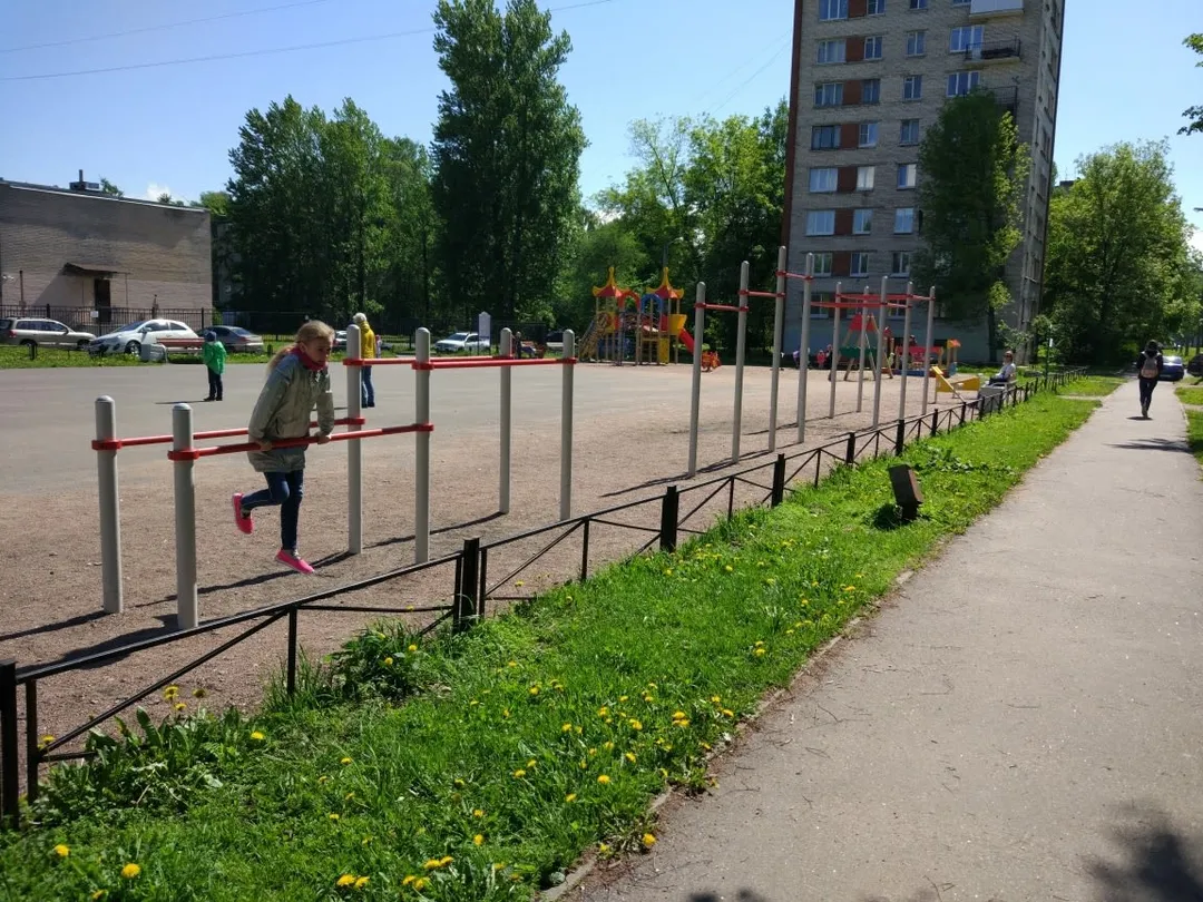 Klimmzugstange bei Calisthenics Park at проспект Металлистов, Санкт-Петербург – Foto 1 von 7