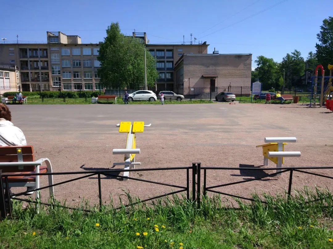 Bauchbank bei Calisthenics Park at проспект Металлистов, Санкт-Петербург – Foto 5 von 7