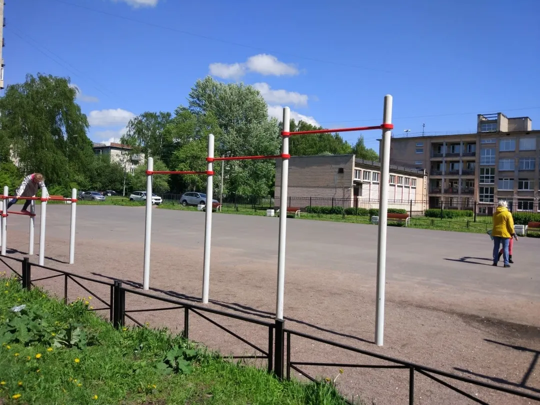 Hangelstange bei Calisthenics Park at проспект Металлистов, Санкт-Петербург – Foto 3 von 7