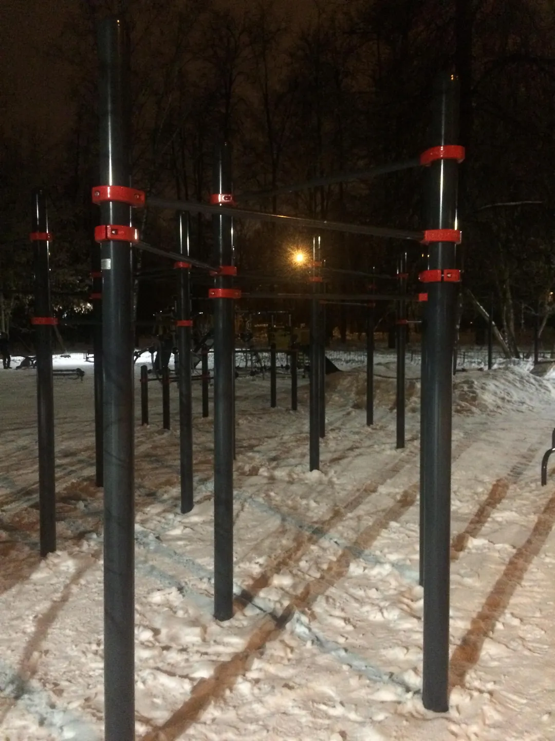Hangelstange bei Calisthenics Park at улица Гамалеи, Москва #wp2699 – Foto 3 von 4