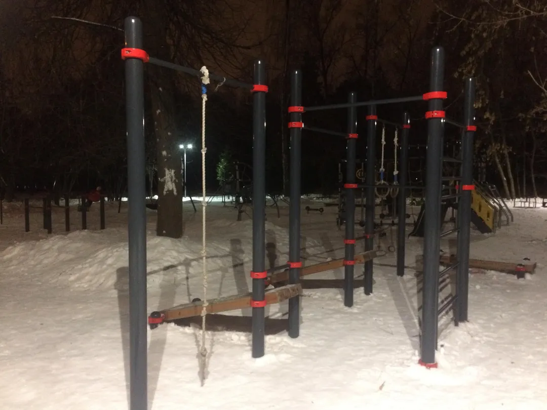 Klimmzugstange bei Calisthenics Park at улица Гамалеи, Москва #wp2699 – Foto 1 von 4