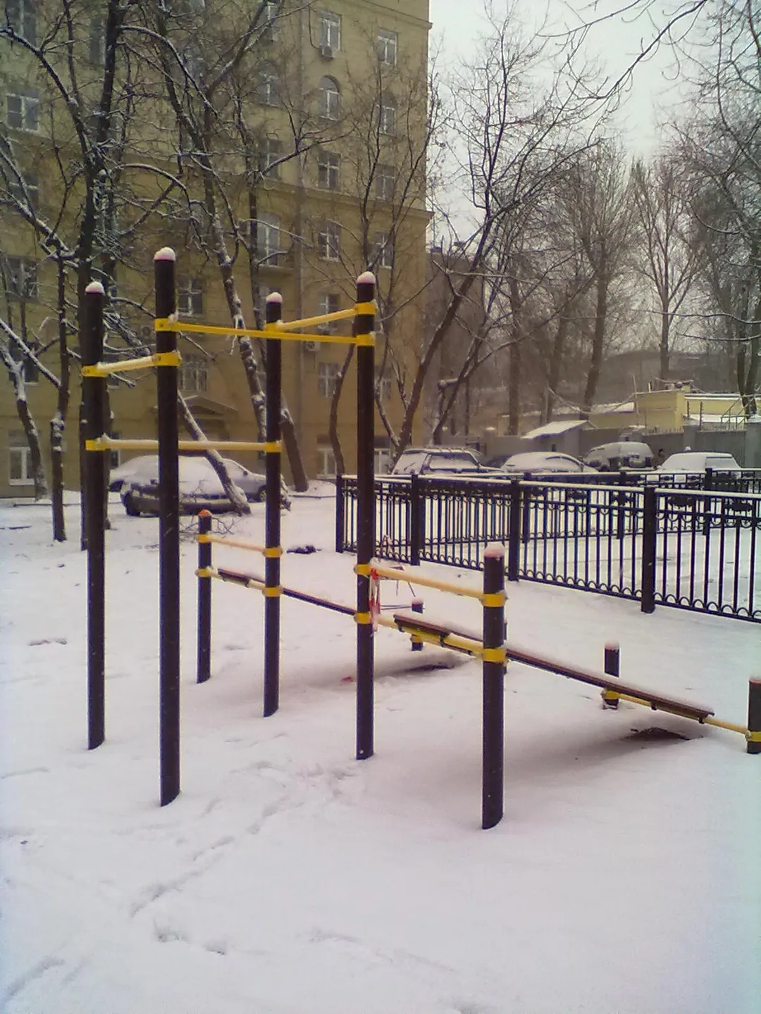 Bare paralele la Calisthenics Park at 1-я Фрунзенская улица, Москва – fotografia 2 din 3