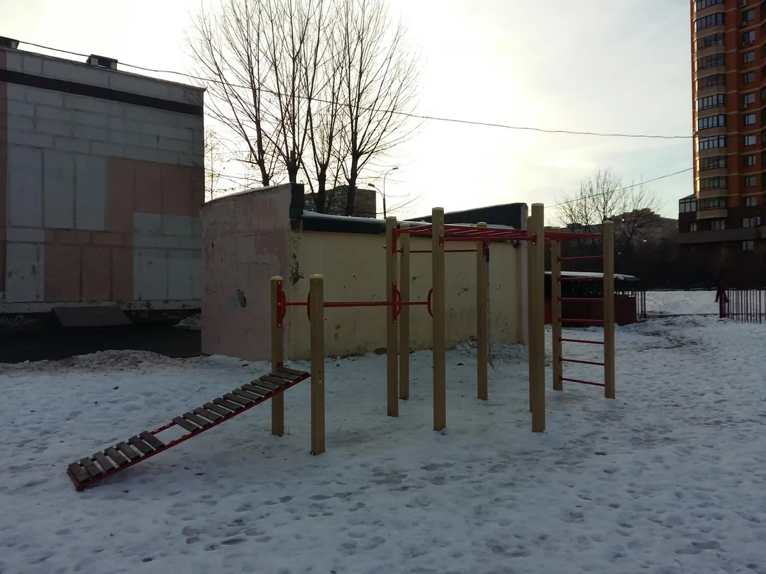 Barres parallèles à Calisthenics Park at Кировоградская улица, Москва #wp2704 – photo 2 sur 5