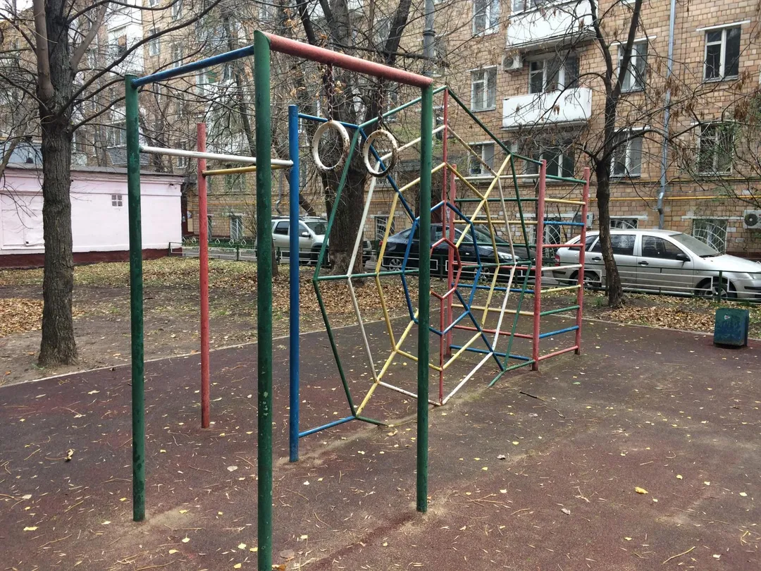 Bară de tracțiuni la Calisthenics Park at улица Асеева, Москва – fotografia 1 din 4