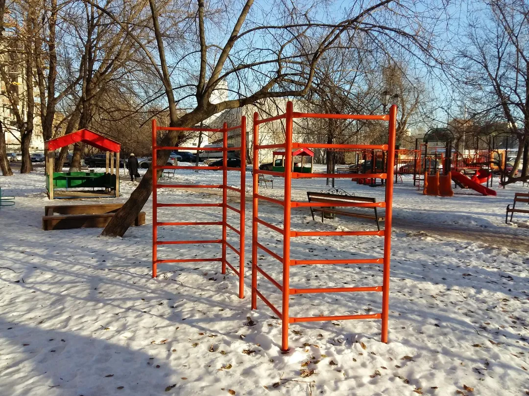 Espalier à Calisthenics Park at улица Самеда Вургуна, Москва – photo 3 sur 3