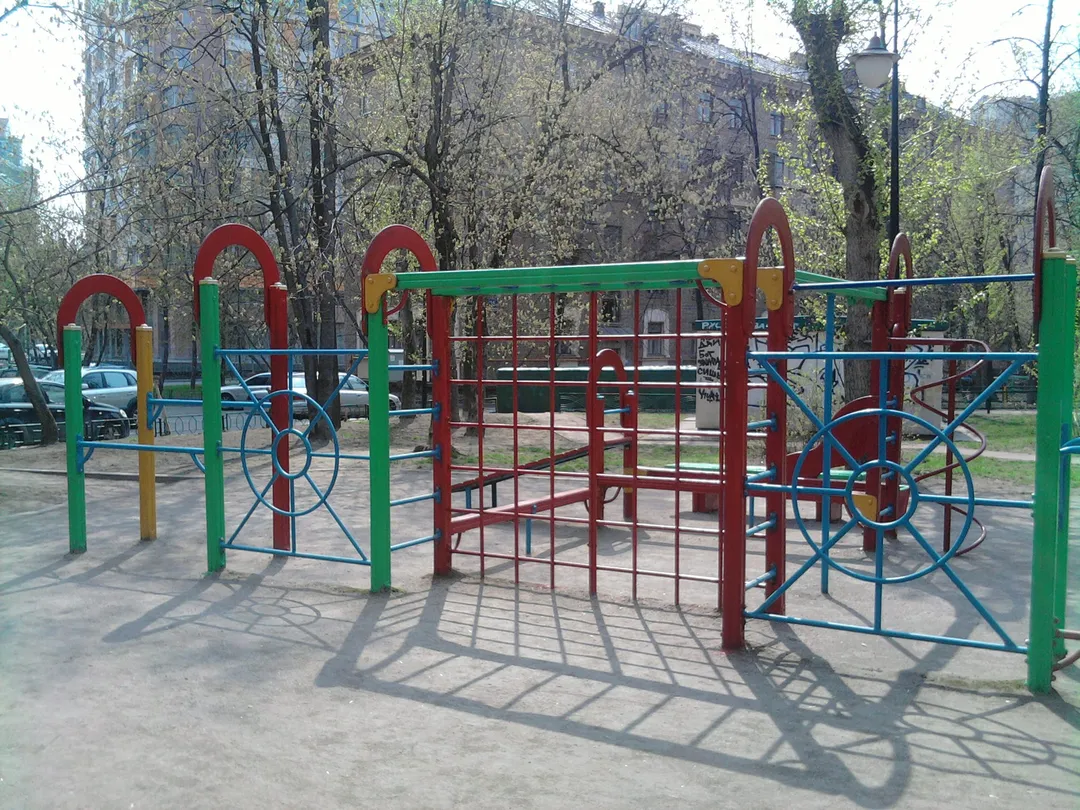 Spalier la Calisthenics Park at улица Маршала Бирюзова, Москва – fotografia 3 din 4