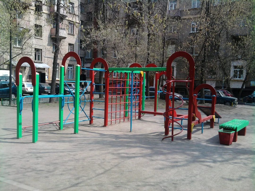 Bară de tracțiuni la Calisthenics Park at улица Маршала Бирюзова, Москва – fotografia 1 din 4
