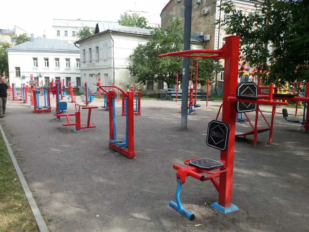Parallele presso Calisthenics Park at Большой Факельный переулок, Москва – foto 2 di 4