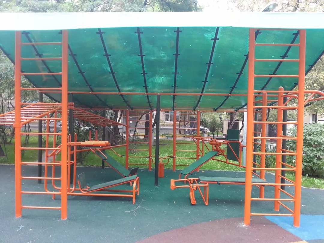 Bare paralele la Calisthenics Park at Большой Девятинский переулок, Москва – fotografia 2 din 5