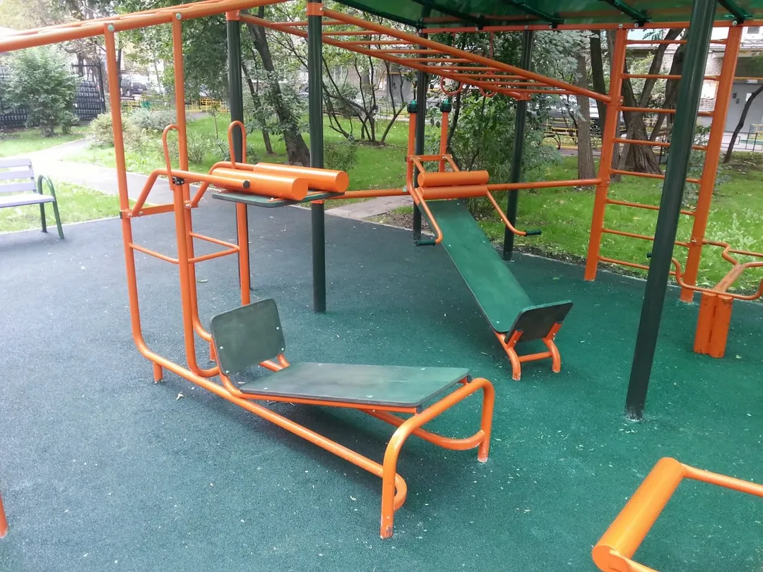 Spalier la Calisthenics Park at Большой Девятинский переулок, Москва – fotografia 4 din 5