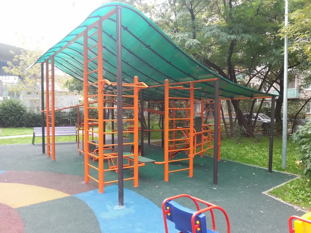 Bară de tracțiuni la Calisthenics Park at Большой Девятинский переулок, Москва – fotografia 1 din 5