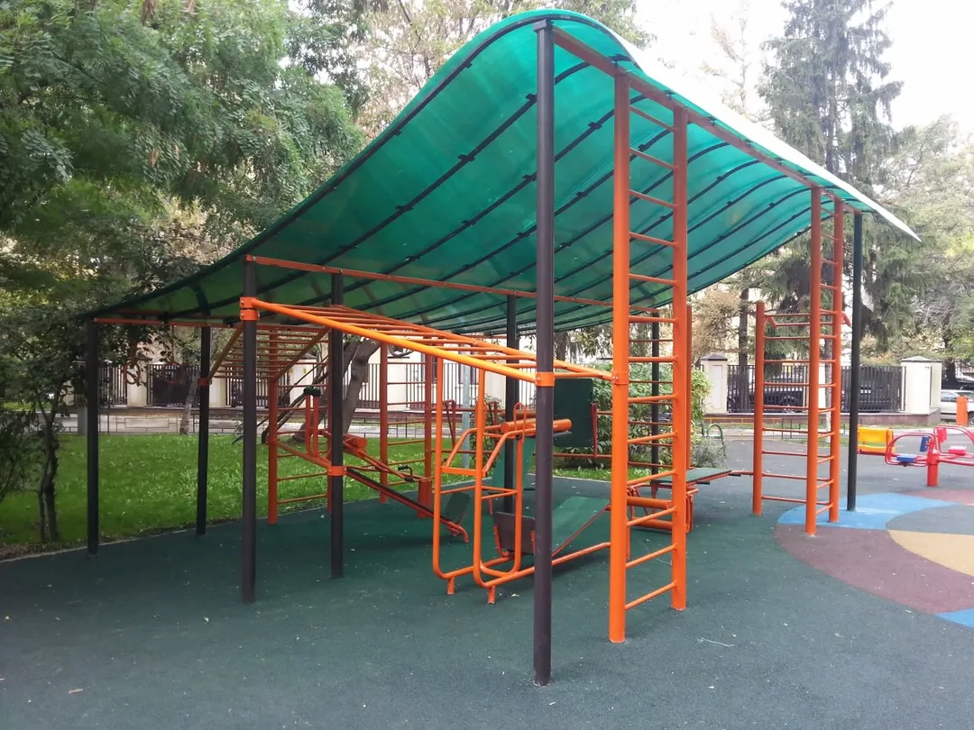 Monkey Bars la Calisthenics Park at Большой Девятинский переулок, Москва – fotografia 3 din 5