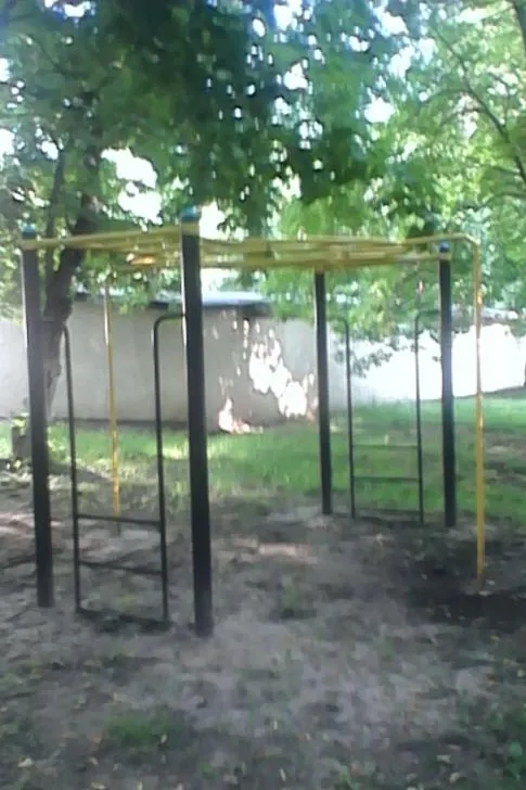 Parallele presso Calisthenics Park at Азовская улица, Москва – foto 2 di 4
