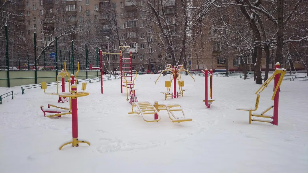 Sbarra per trazioni presso Calisthenics Park at Красноармейская улица, Москва – foto 1 di 1