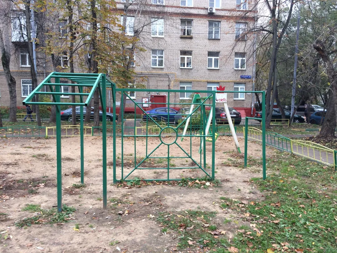 Barre de traction à Calisthenics Park at Коптевский бульвар, Москва #wp2737 – photo 1 sur 4