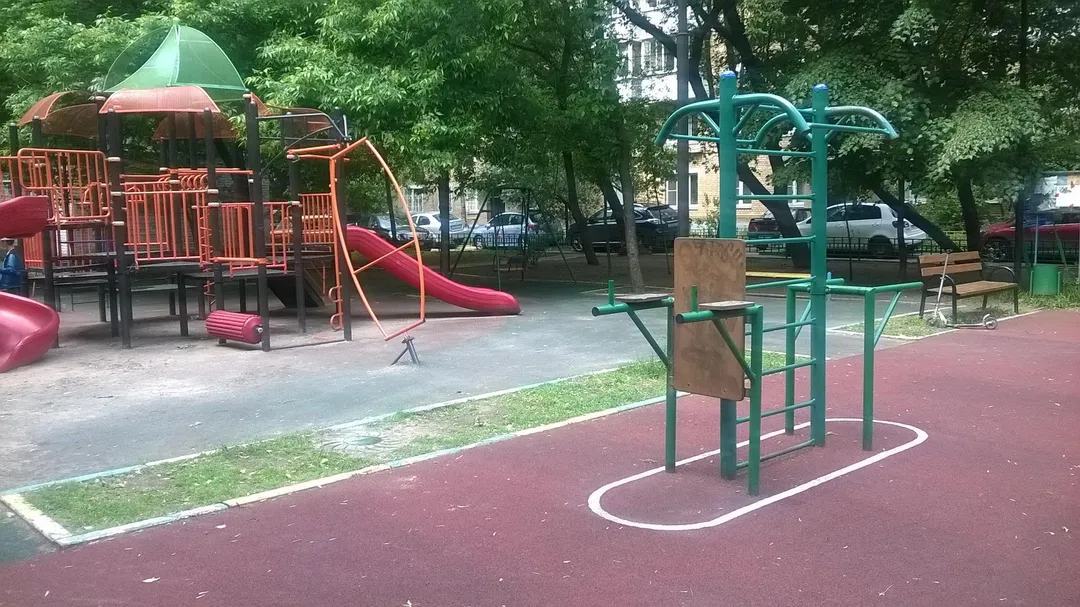 Barra de Dominadas en Calisthenics Park at Банный переулок, Москва – foto 1 de 3
