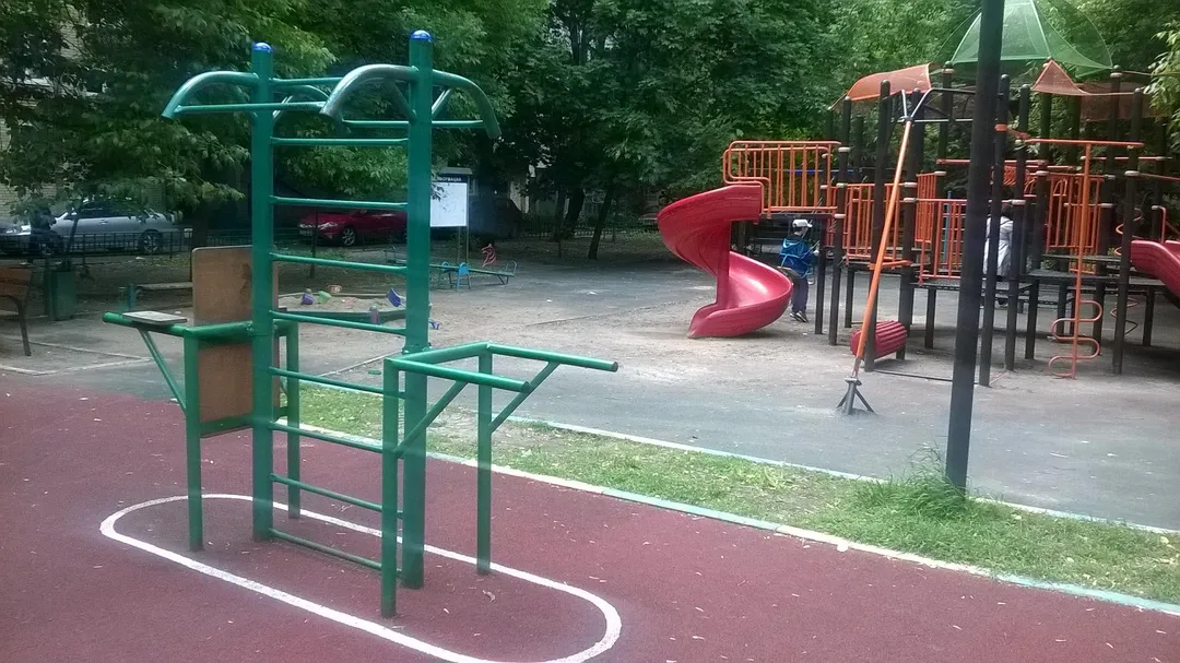 Barras Paralelas en Calisthenics Park at Банный переулок, Москва – foto 2 de 3