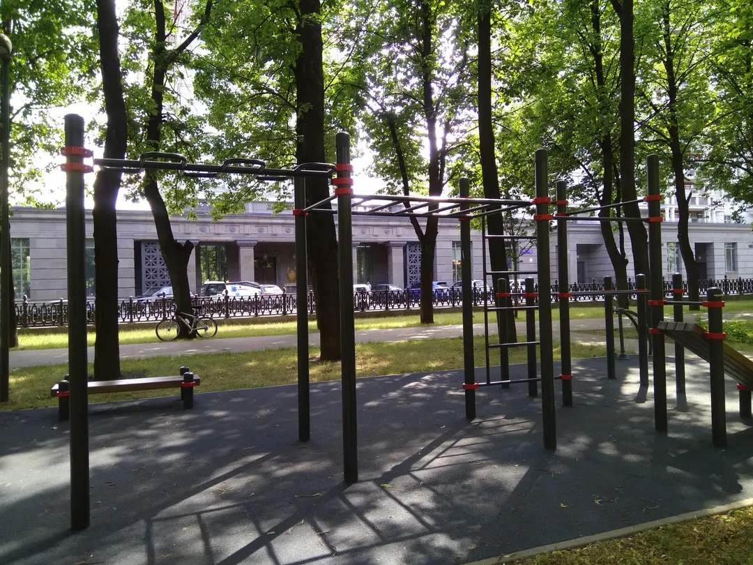 Турнік на майданчику Calisthenics Park at улица Серпуховский Вал, Москва – фото 1 з 4
