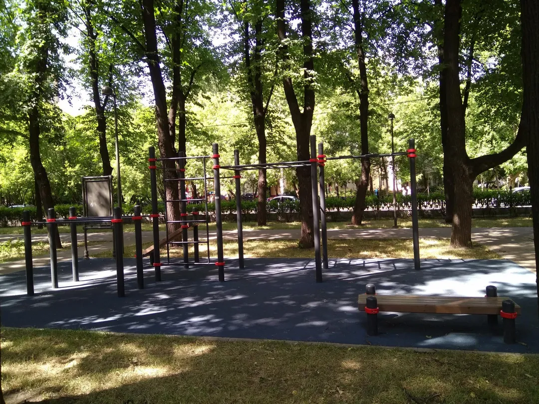 Шведська стінка на майданчику Calisthenics Park at улица Серпуховский Вал, Москва – фото 4 з 4